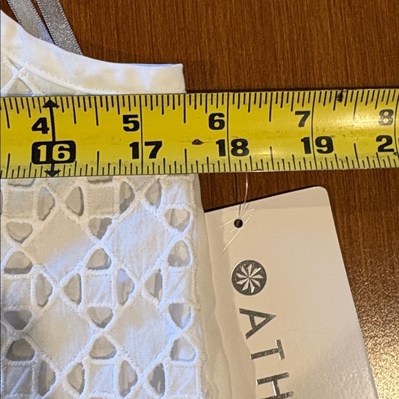 NWT Athleta Eyelet Dunes White Tank Size Small. - Picture 6 of 6